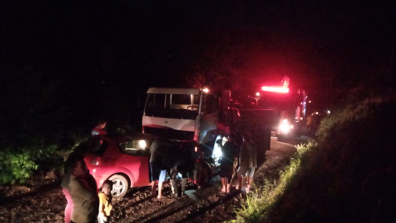 Colisão entre carro e caminhão deixou uma pessoa ferida no interior de São Marcos