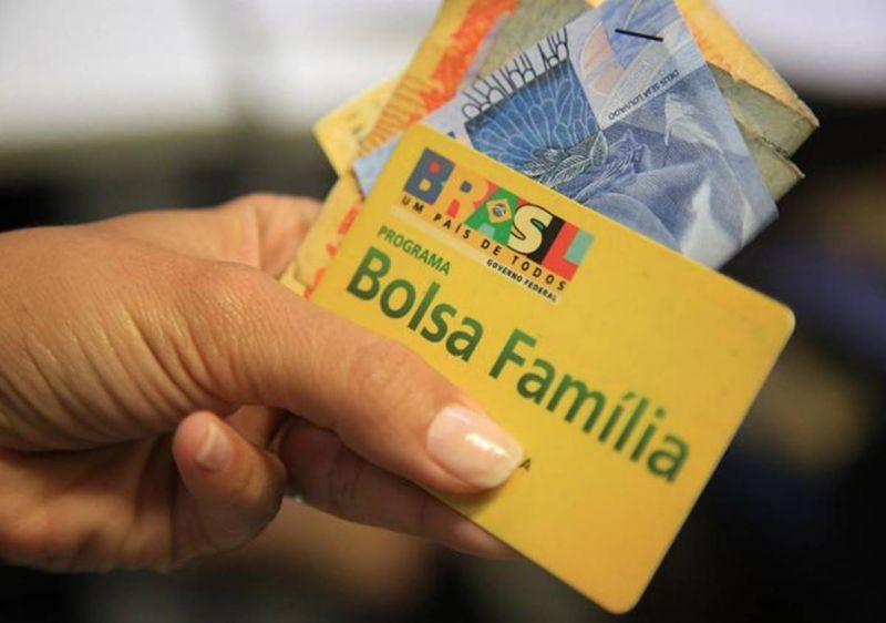 Caixa começa a pagar hoje décimo terceiro do Bolsa Família