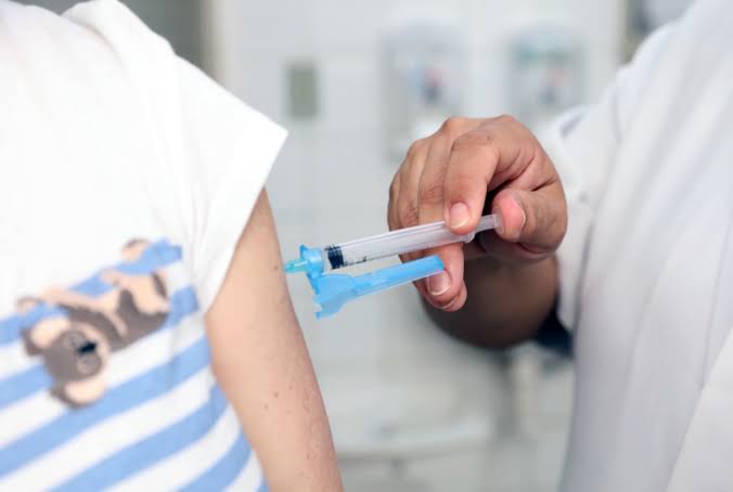 Vacinação de crianças contra a Covid-19 tem horário diferenciado esta semana