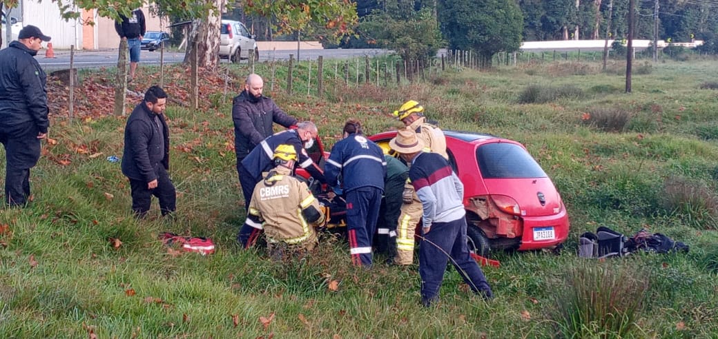 Condutora fica ferida após saída de pista na BR 116