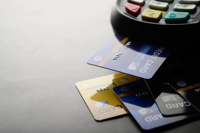 Câmara aprova limite para juros no cartão de crédito e Desenrola
