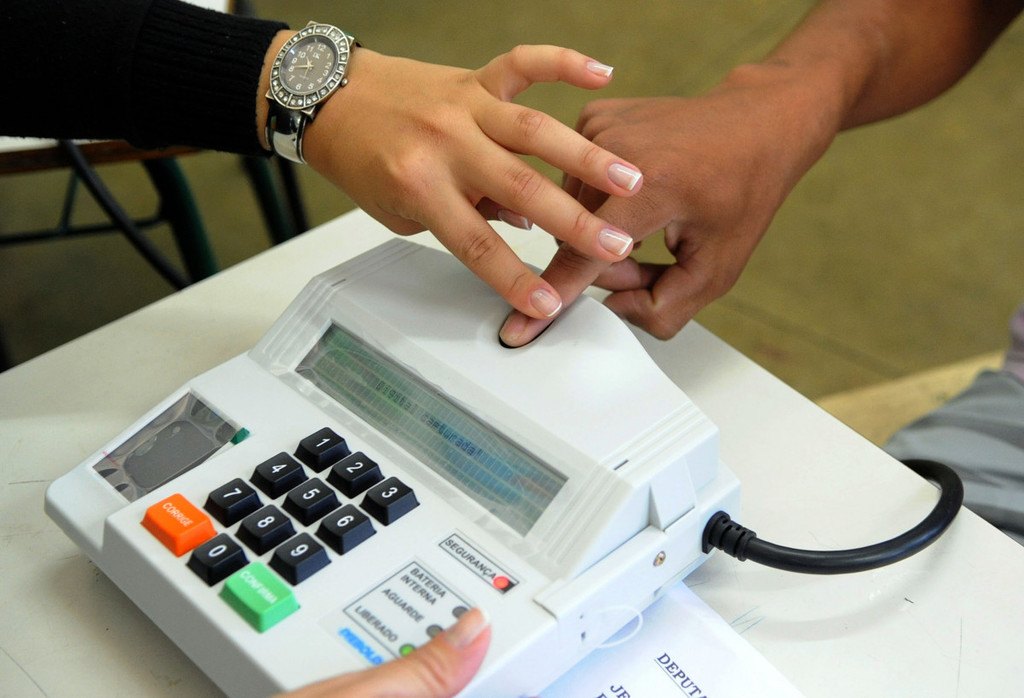 Eleições 2024: eleitores sem cadastro biométrico poderão votar normalmente