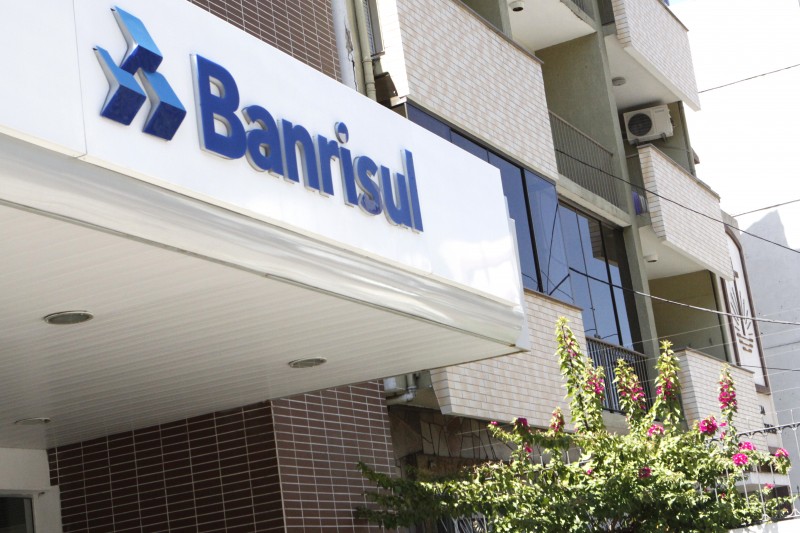 Banrisul abre concurso público para 824 vagas para escriturário
