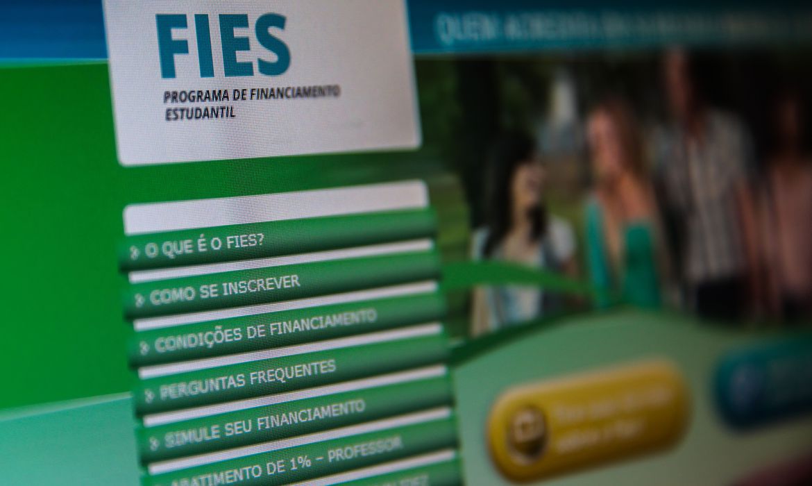Inscrições para o Fies 2025 terminam nesta sexta-feira