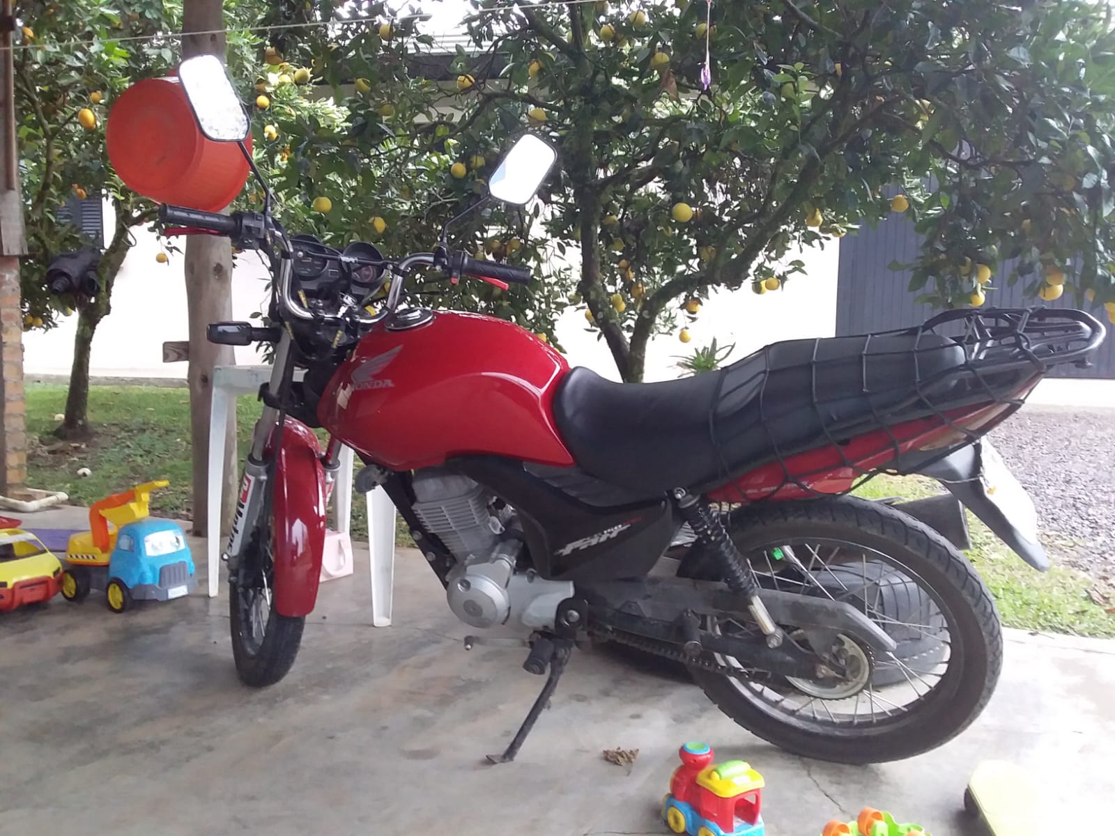 Moto foi furtada em frente a residência no bairro Henrique Pante, em São Marcos, durante a madrugada