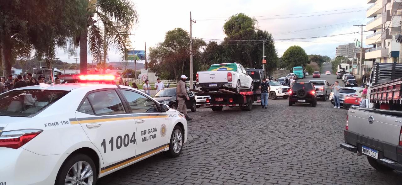 Condutor teve veículo apreendido após ‘queimar’ pneu na pracinha