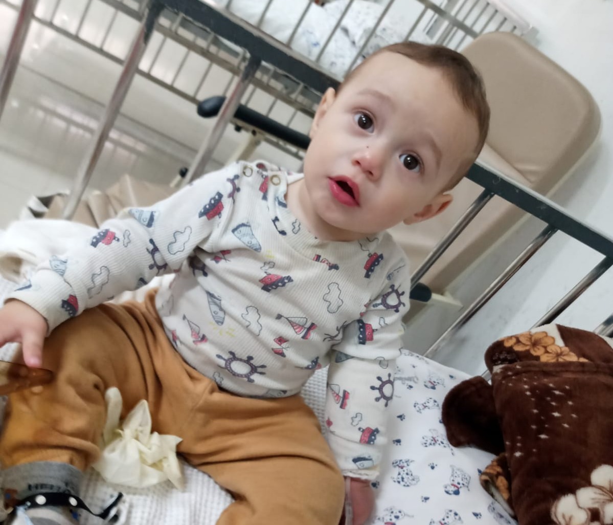 Família de São Marcos busca ajuda para realizar cirurgia urgente em bebê com risco de perda de audição