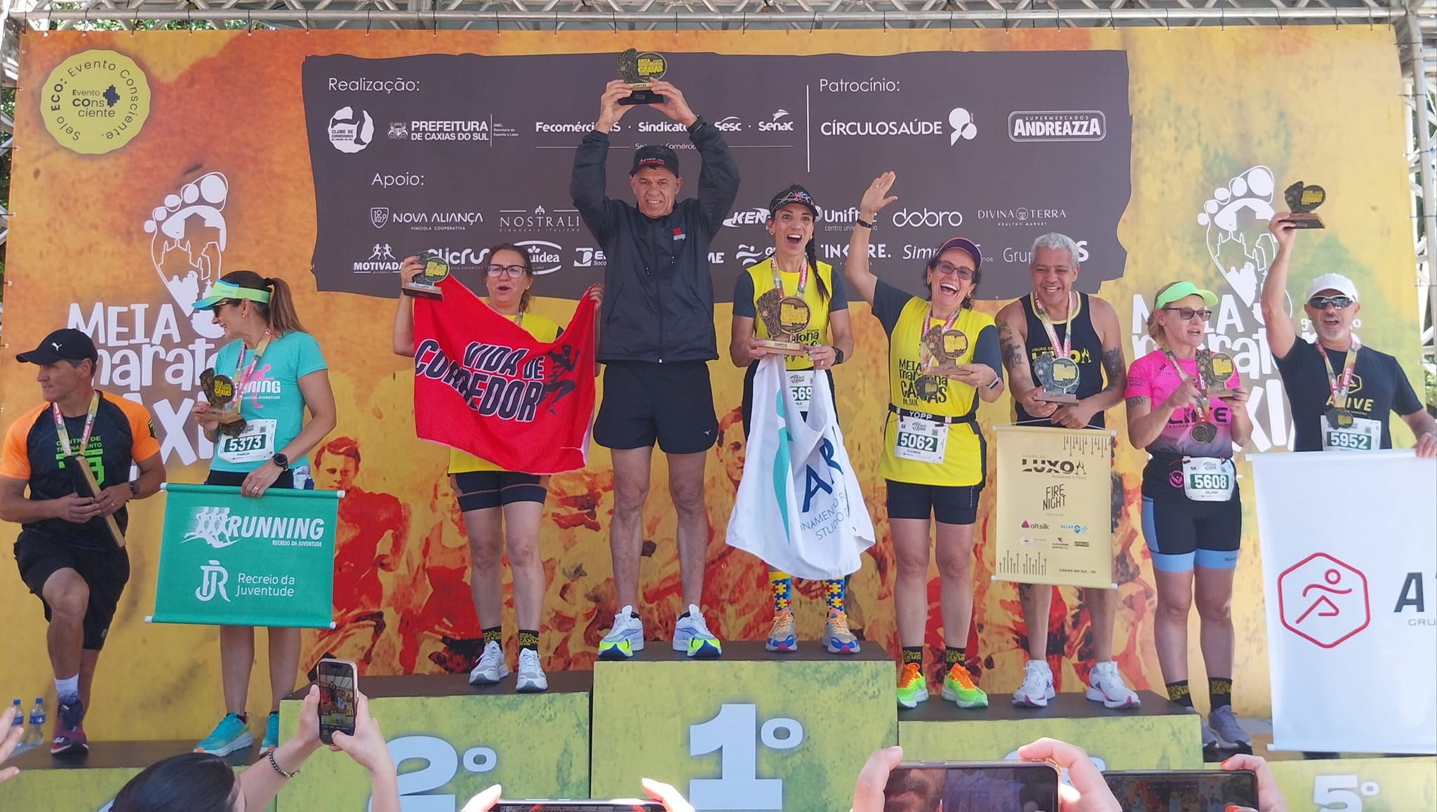 Gilmar da Silva vence em Caxias e inspira jovens ao lado do filho