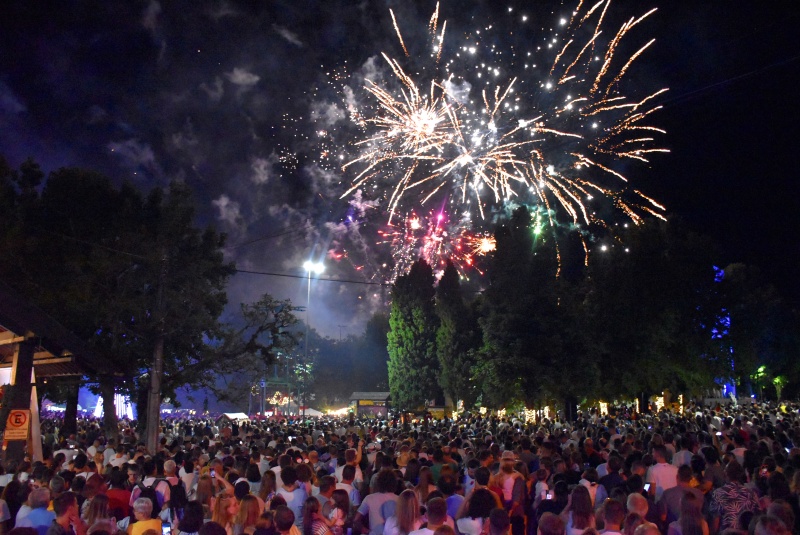 Mais de 10 mil pessoas estiveram na Praça das Flores para o Réveillon de Nova Petrópolis