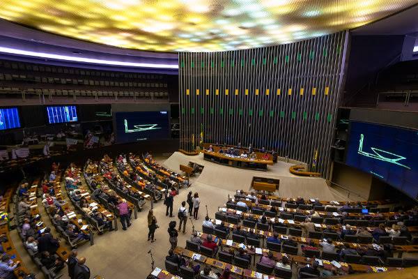 Câmara aprova criação do dia em memória de vítimas de covid-19