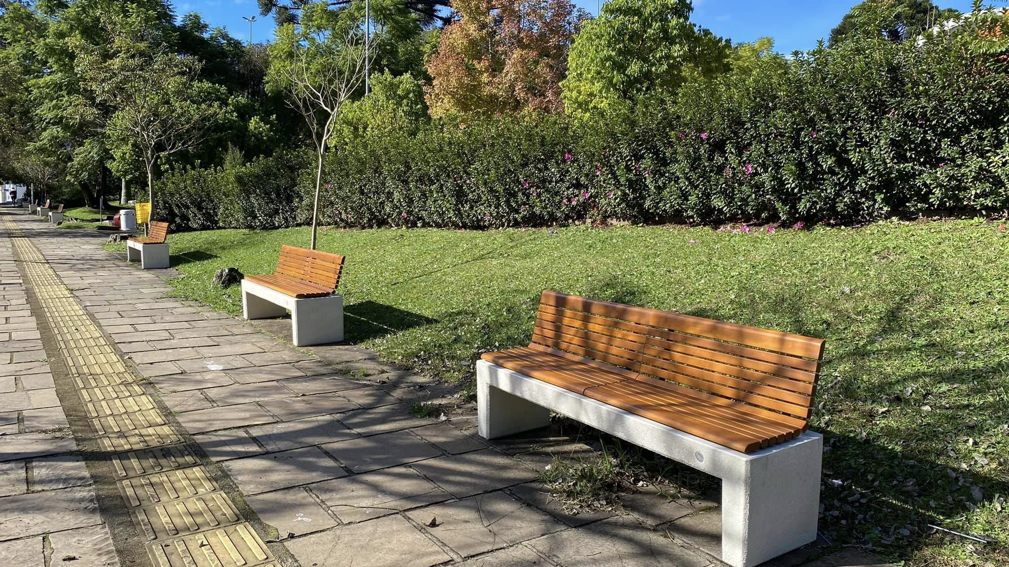 Praça Dante Marcucci recebeu novo mobiliário urbano