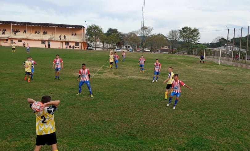 Escolinhas do Atlético RS estrearam na Copa Luiz Parise