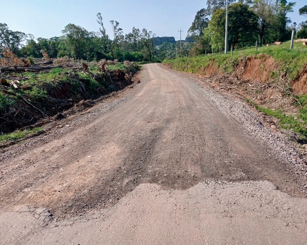 Assinada ordem de serviço para iniciar a pavimentação asfáltica de mais 1 km na Linha Rosita