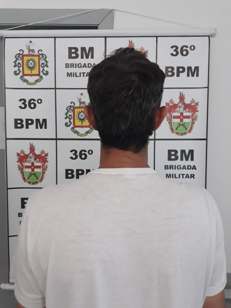 Homem com antecedentes por roubo, furto e estelionato foi preso esta manhã