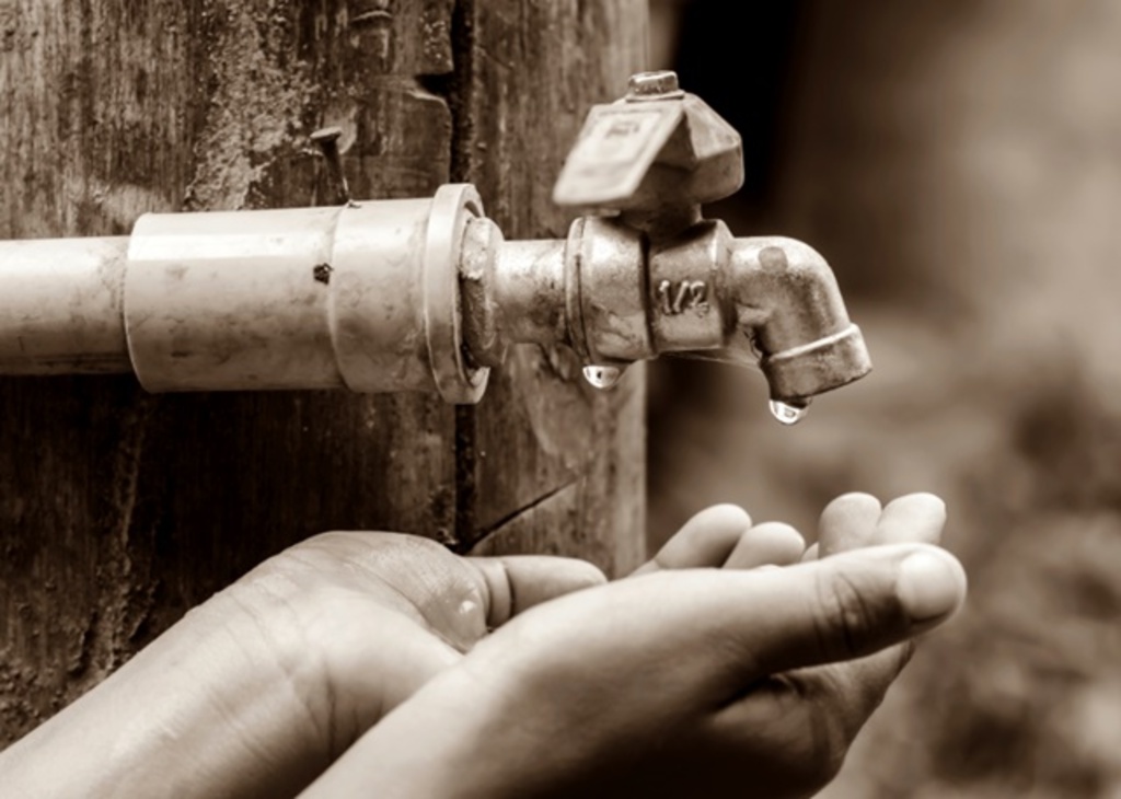 Rompimento de tubulação na rua Luís Trevisan causa desabastecimento e Corsan prevê normalização ainda nesta quarta-feira