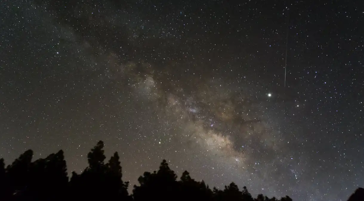 Chuva de meteoros Delta Aquáridas atinge o pico nesta quarta-feira