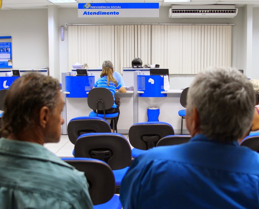 Suspensão de prova de vida vai até abril, diz presidente do INSS