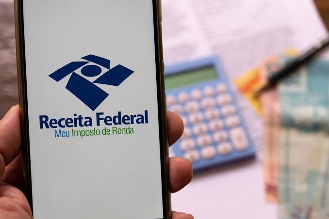 Receita paga hoje restituições do IR 2022