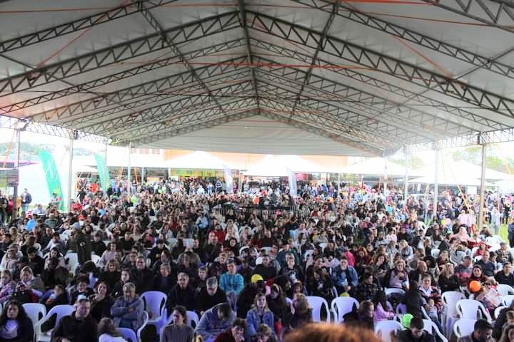 Primeiro dia de Fenamarco reuniu cerca de 15 mil pessoas no parque municipal