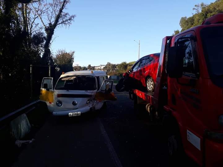 Bombeiros atenderam colisão frontal na BR 116 esta manhã