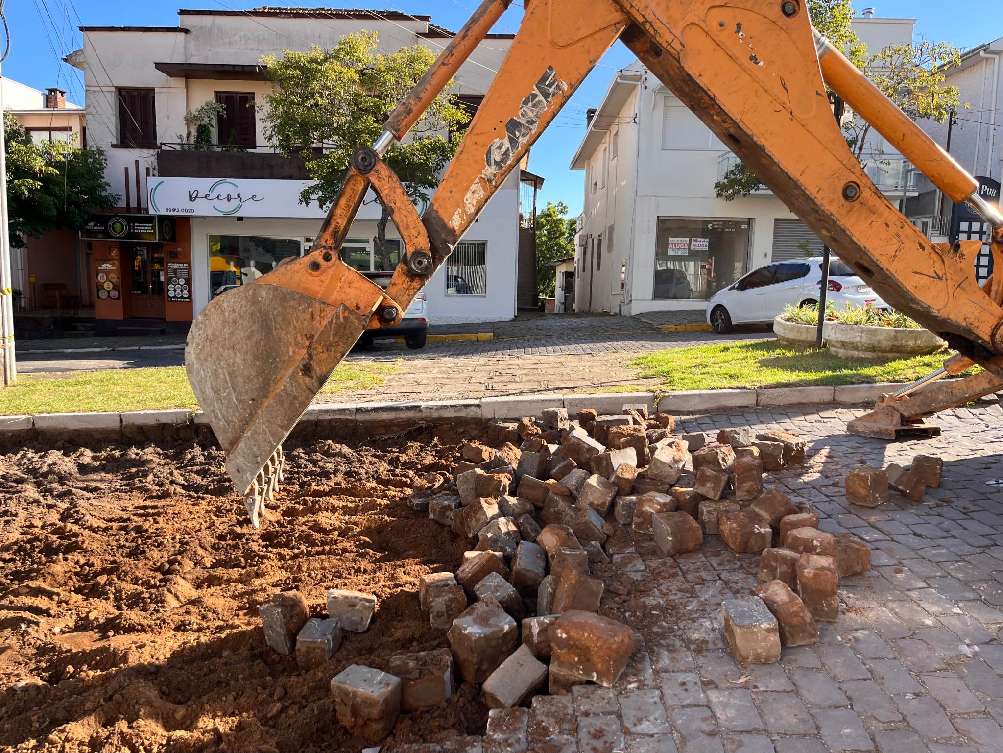 Prefeitura de São Marcos dá início a novo trecho de asfalto no centro da cidade