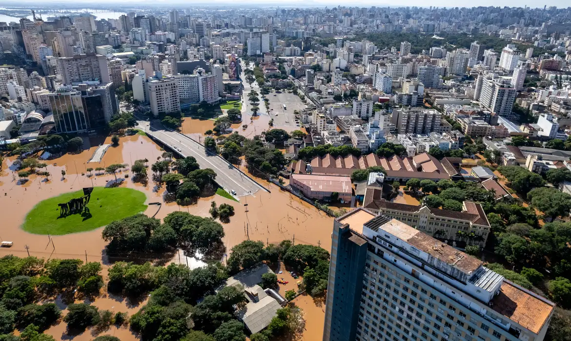 Chuvas diminuem no Rio Grande do Sul, mas previsão de frio intenso preocupa