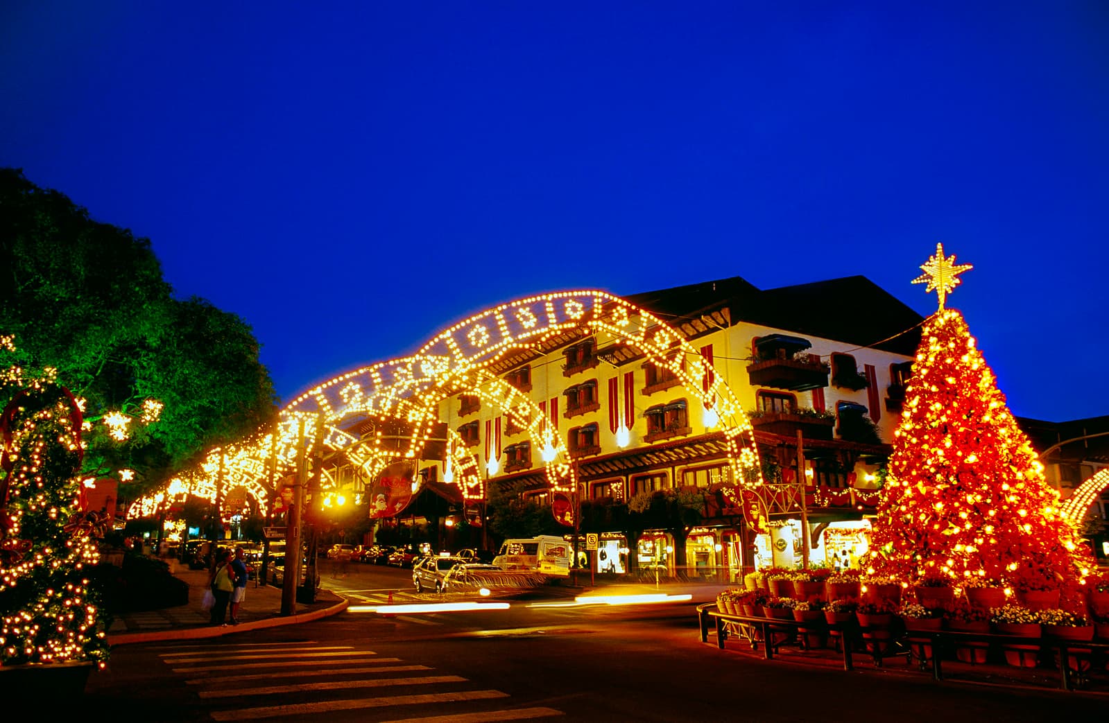 Gramado ilumina a cidade com o início do Natal Luz nesta quinta (26)
