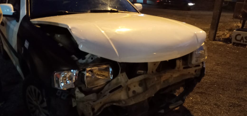 Colisão entre veículos resulta em danos materiais esta noite