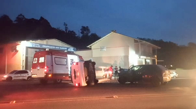 Colisão na BR 116 deixou três homens feridos nesta segunda-feira