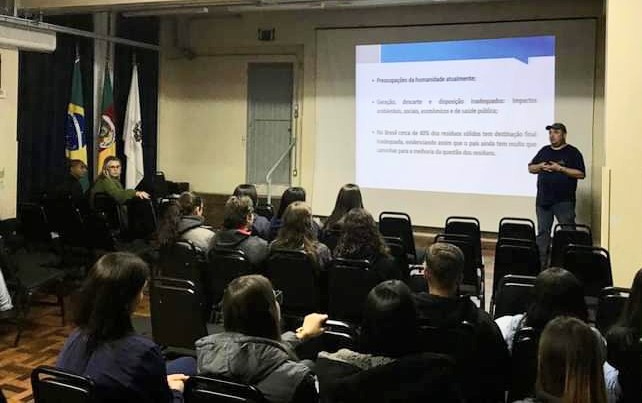 Mais de 500 estudantes participaram de palestra sobre resíduos sólidos em São Marcos