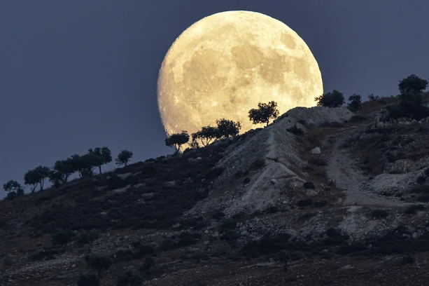Maior superlua do ano pode ser vista nesta quinta-feira