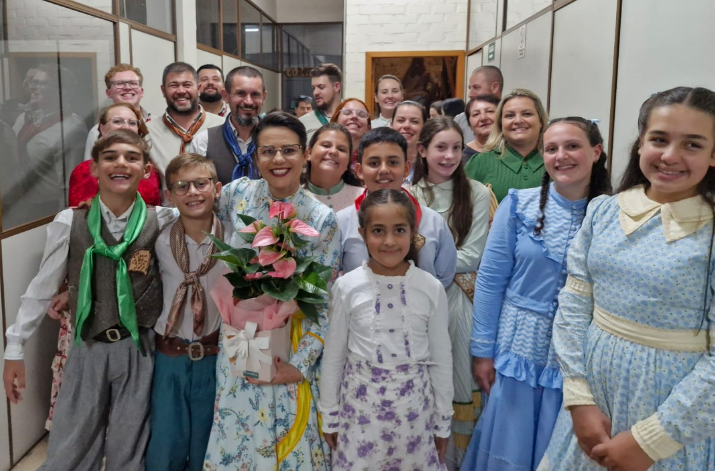Karen Simone Castilhos, do Tio Carlo, recebe homenagem por sua dedicação ao tradicionalismo