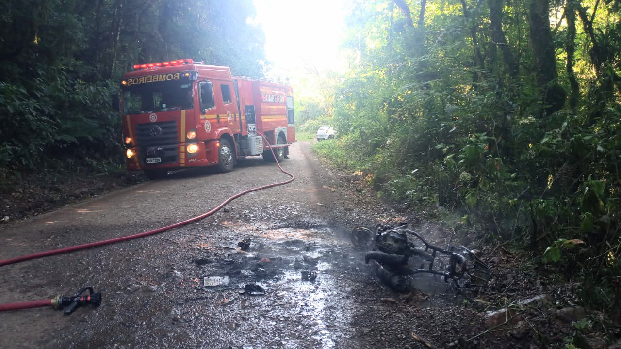 Condutora ficou ferida após acidente em Santo Henrique esta manhã
