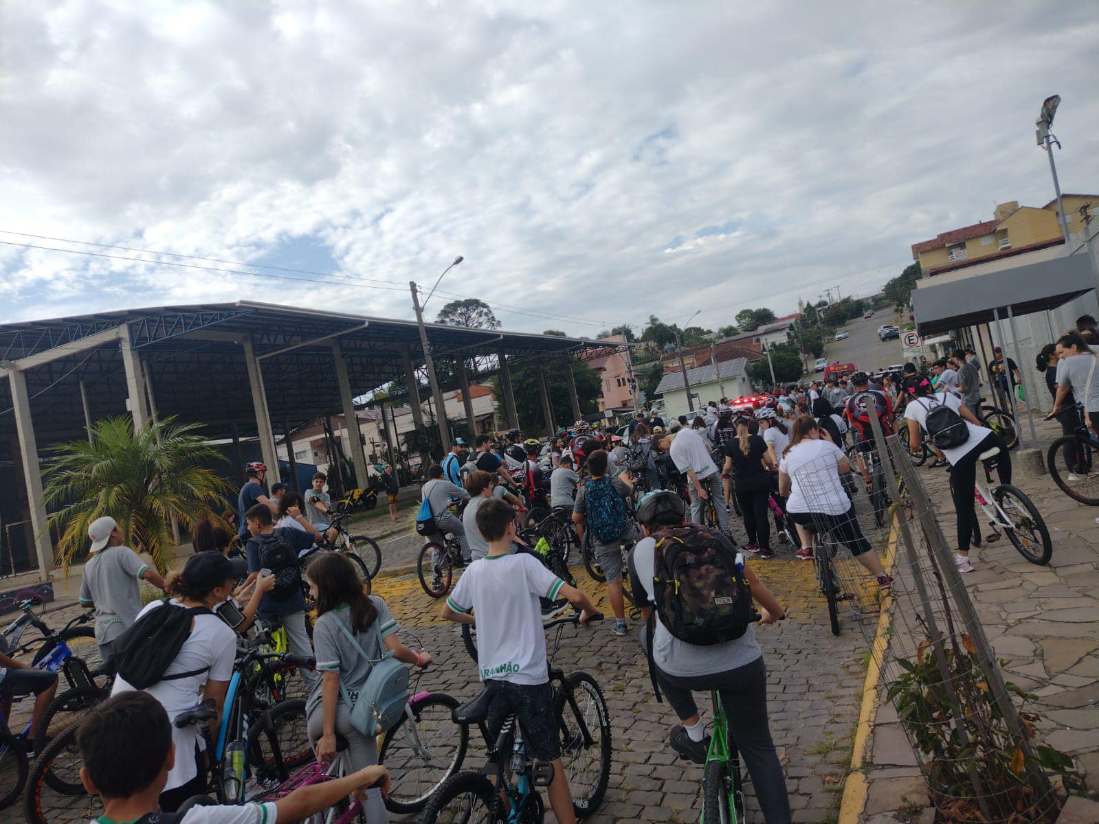 Escola Maranhão comemora 87 anos com passeio ciclístico e caminhada