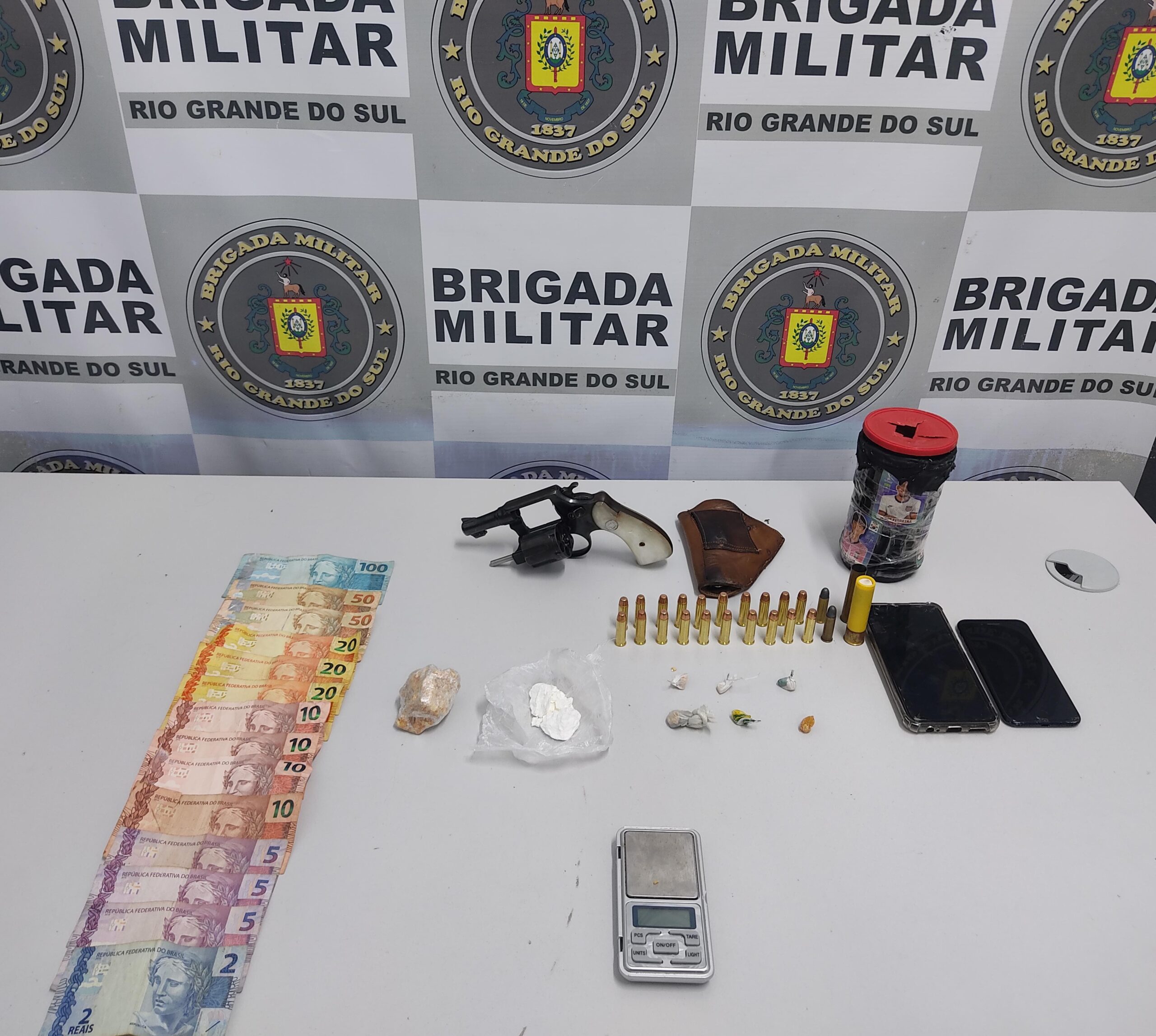 Operação policial desarticula ponto de tráfico no bairro Francisco Doncatto