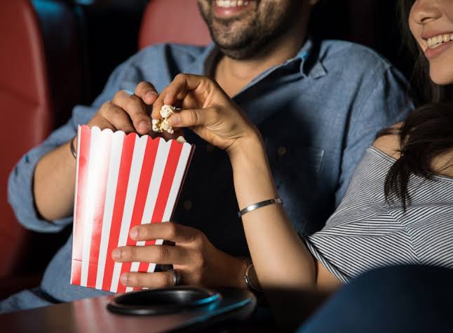 De olho no Direito do Cliente: cinemas não podem proibir entrada de alimentos adquiridos em locais externos, afirma advogado
