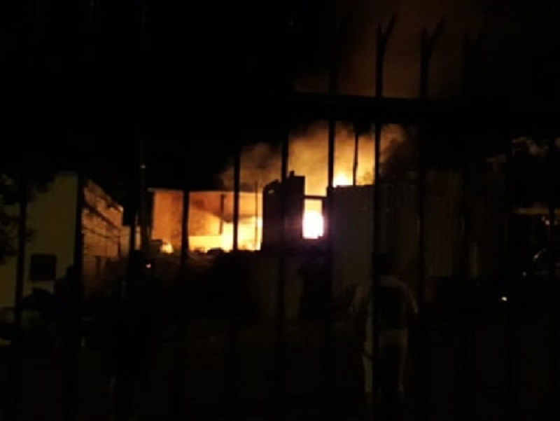 Alojamento de trabalhadores pegou fogo na noite desta quarta-feira (4)