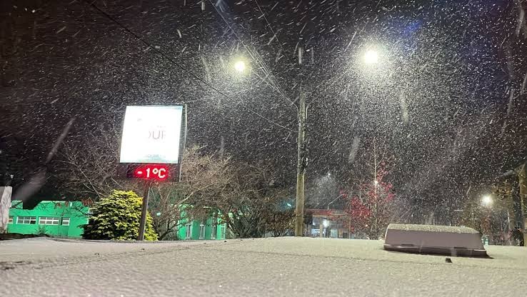 Neve marca o começo desta sexta-feira em Santa Catarina