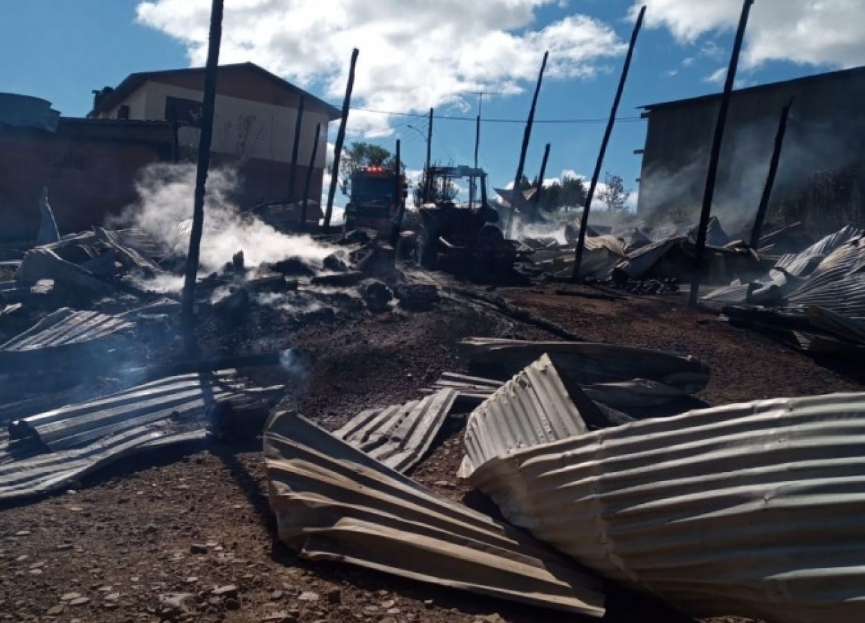 Bombeiros atenderam incêndio em propriedade rural de Campestre neste domingo