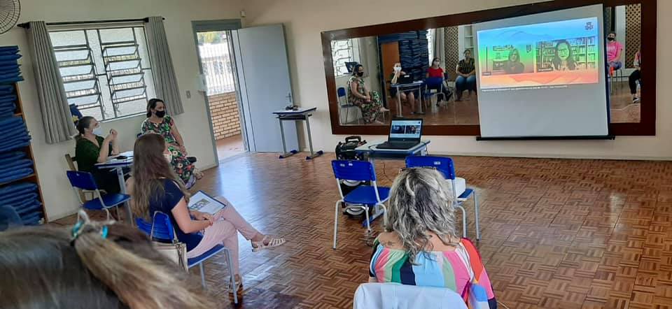 Professores da rede municipal participaram de formação nesta quarta (17)