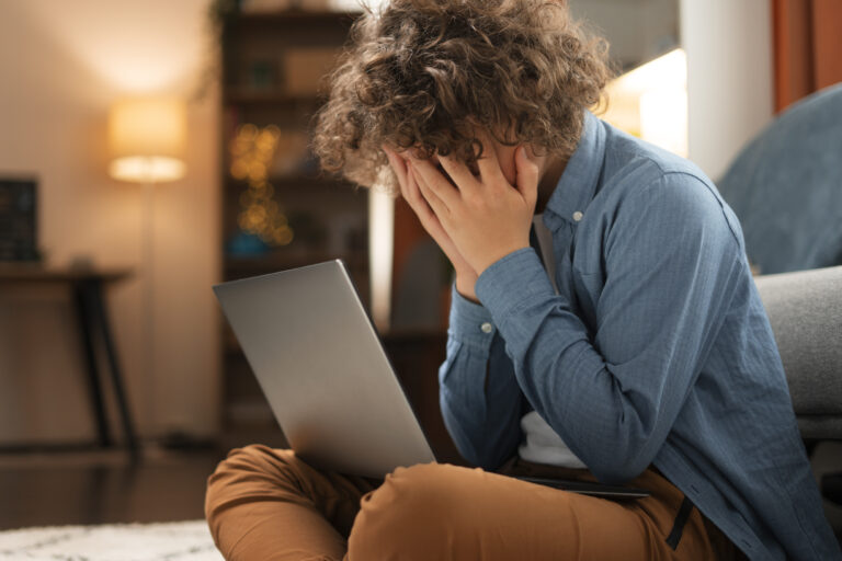 Desafios da saúde mental na era digital: impactos e soluções