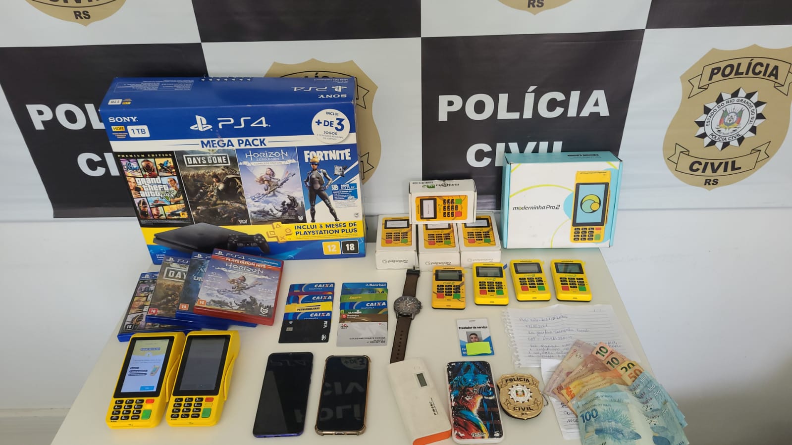 Polícia Civil de São Marcos prende dois homens por aplicar golpes no município