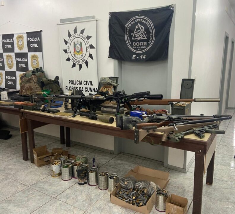 Homem é solto por engano em Flores da Cunha após ser preso com armas com símbolos nazistas