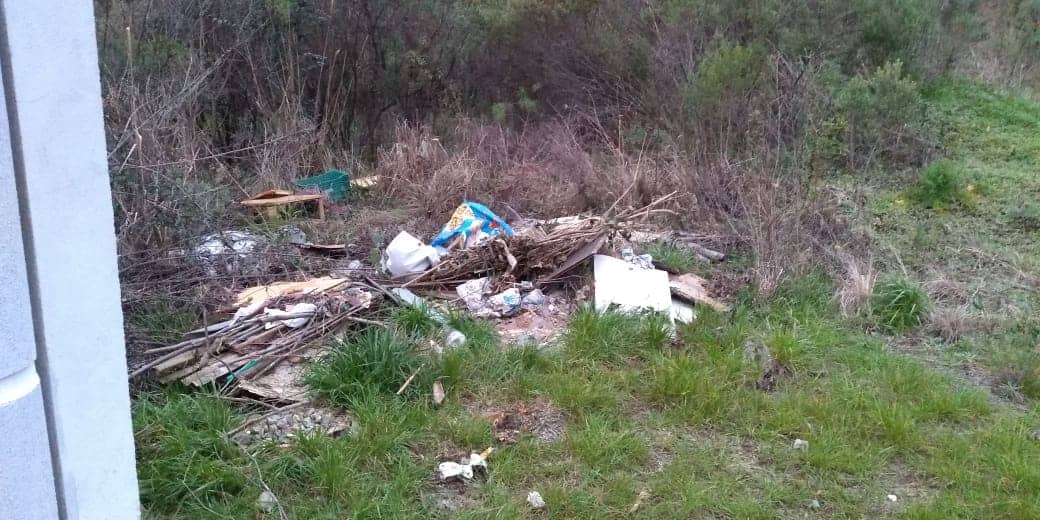 Terrenos baldios viram depósito de entulho no Progresso
