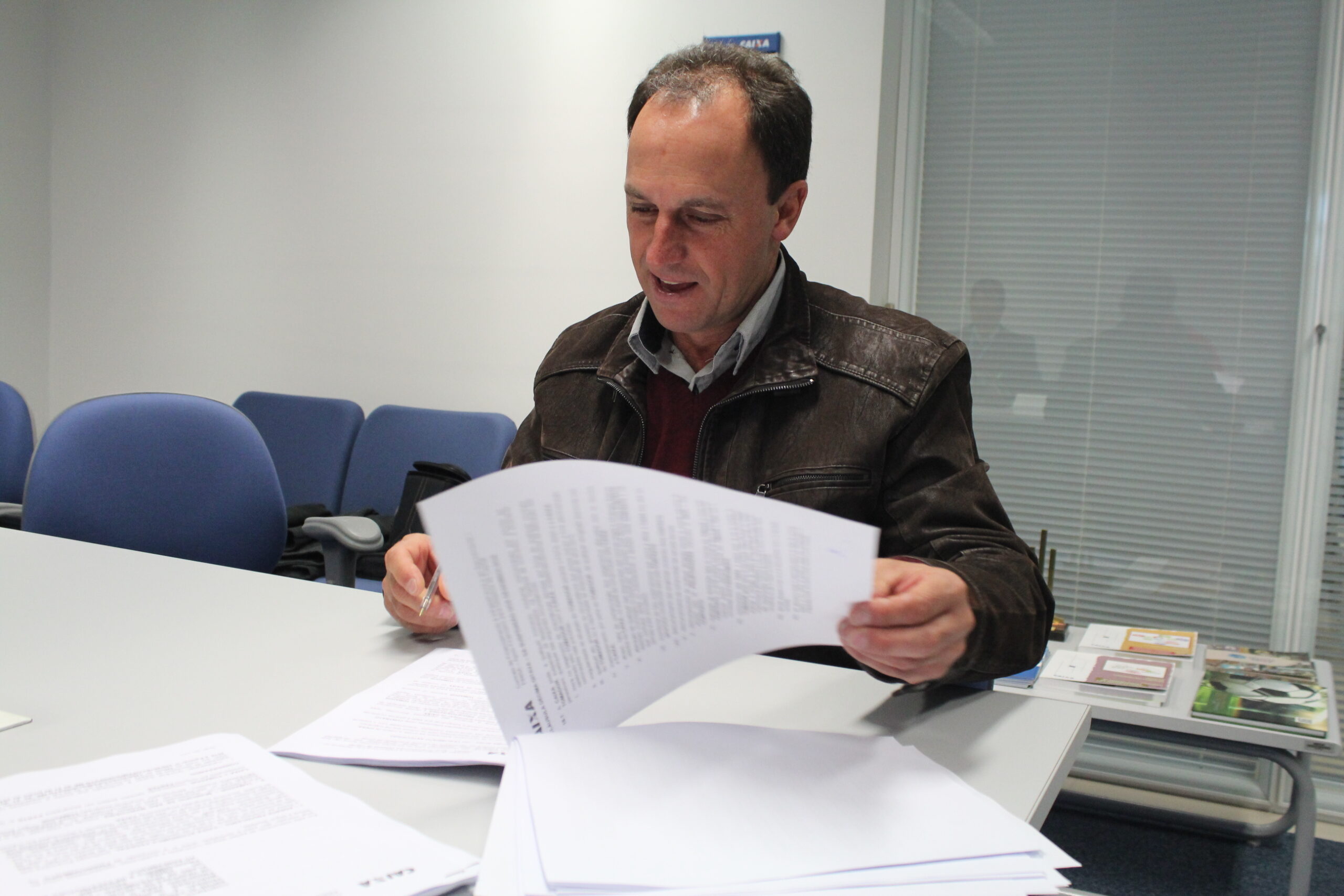 Kuwer assina contrato de financiamento para 15 km de asfalto no interior