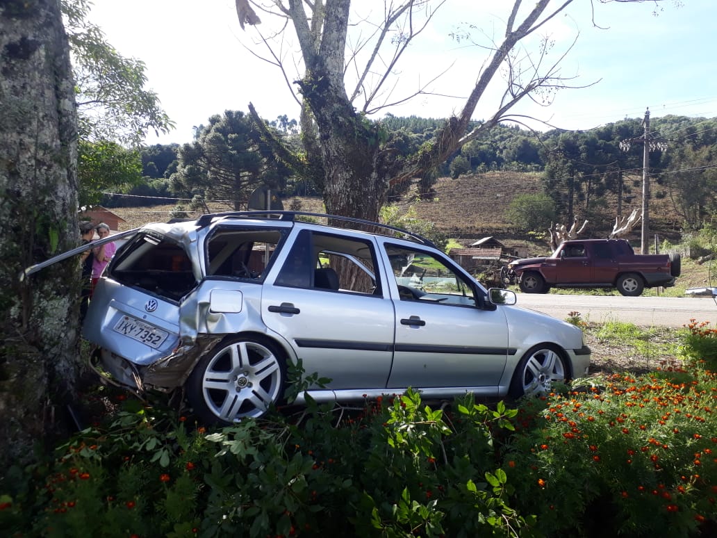 Colisão no km 107 da BR 116 resultou em feridos esta tarde