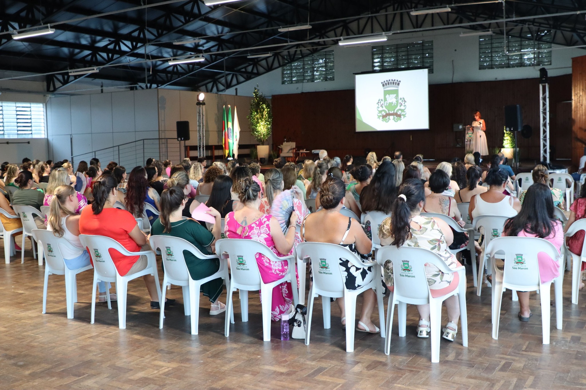 Câmara aprova projeto que valoriza professores e otimiza jornada de trabalho
