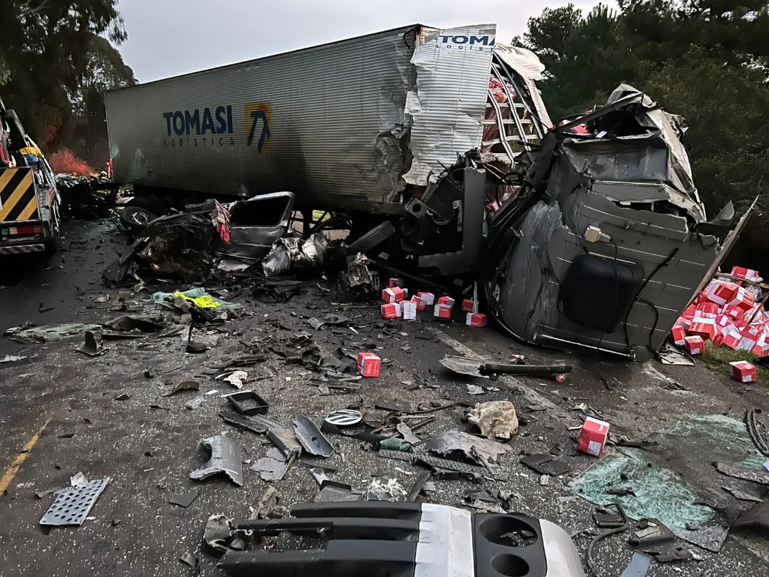 Motorista de São Marcos morreu em acidente envolvendo 4 caminhões em Vacaria