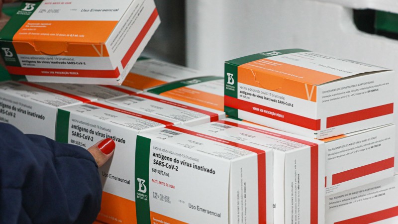Nesta sexta, municípios recebem doses da Coronavac para completar esquema vacinal