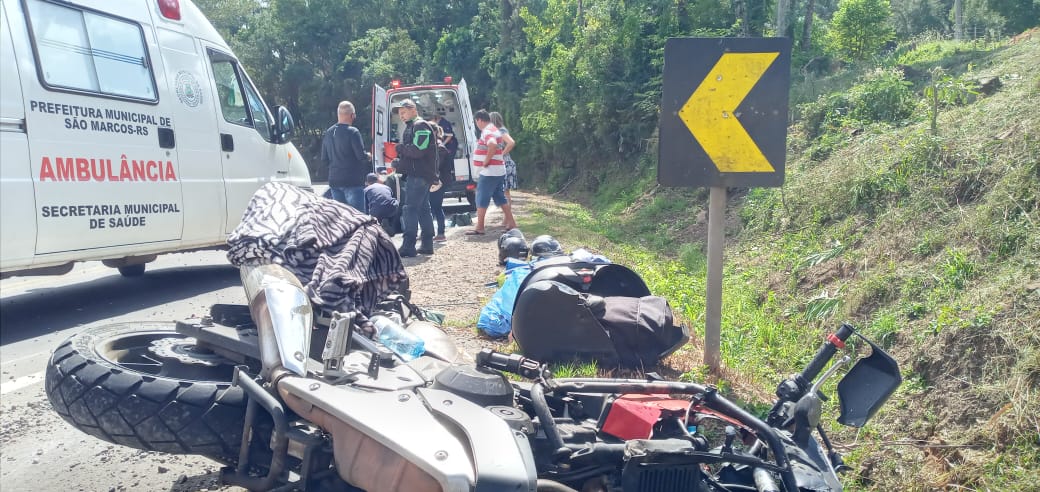 Motociclista fica ferido em acidente envolvendo caminhão na BR 116